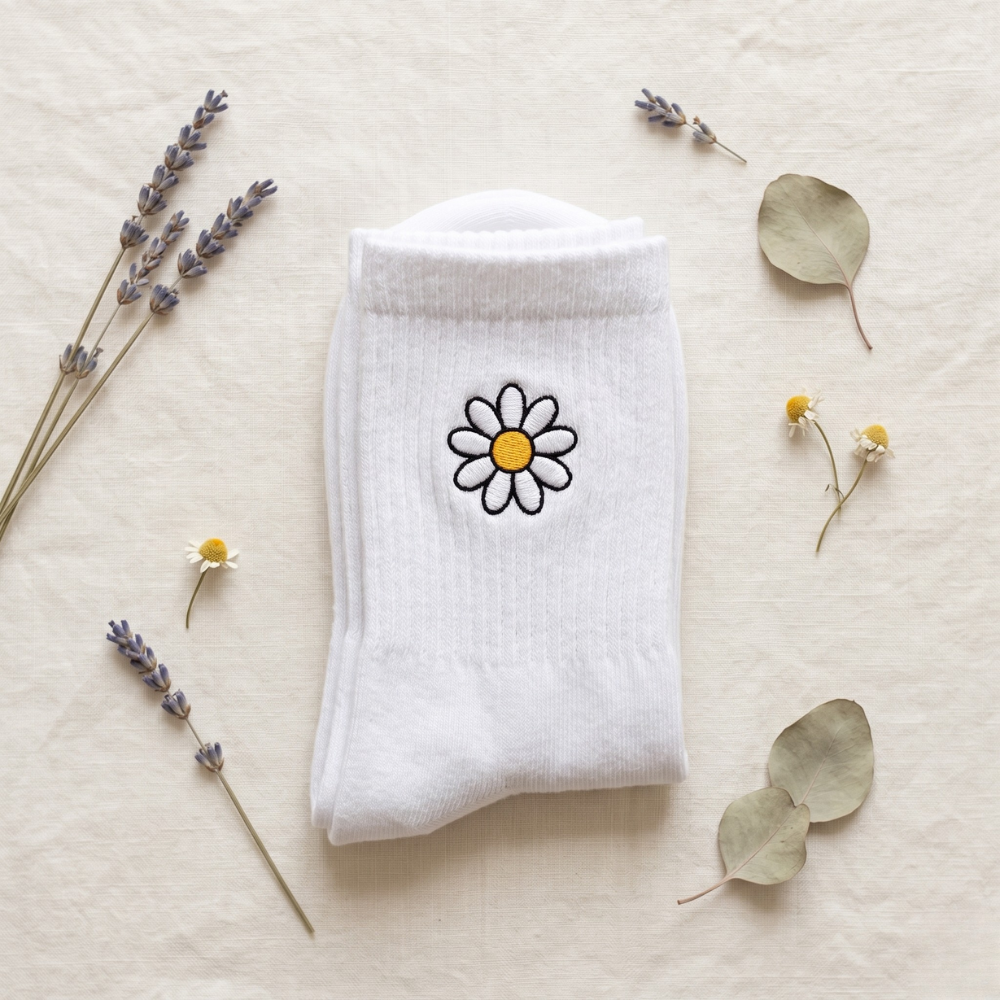Daisy Days – Embroidered Daisy Socks