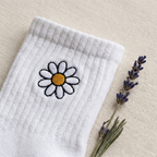 Daisy Days – Embroidered Daisy Socks